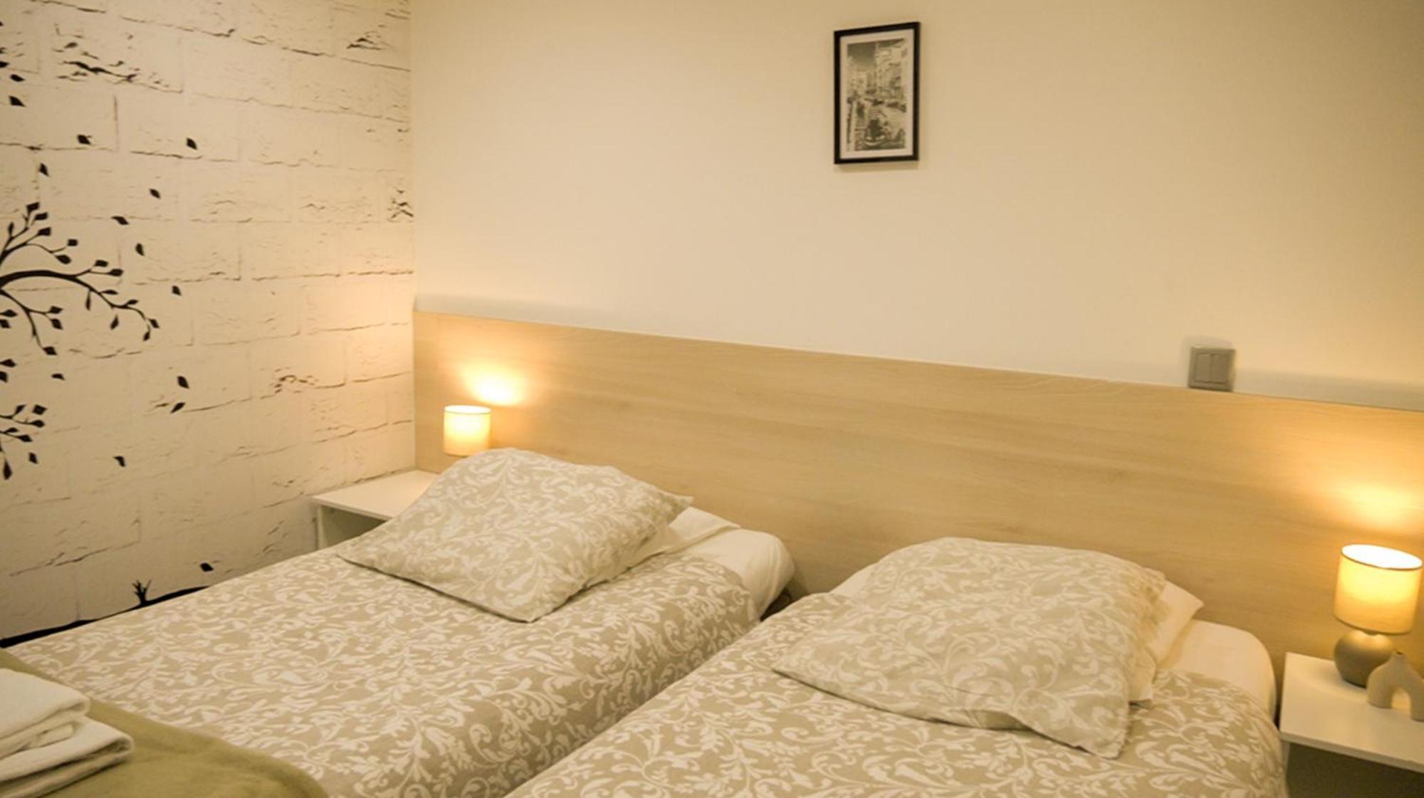 Appartement 1-4 Pers - Aeroport Cdg, Parc Expo, Villepinte - A L'Ombre Du Pin "9" Le Pin  Εξωτερικό φωτογραφία